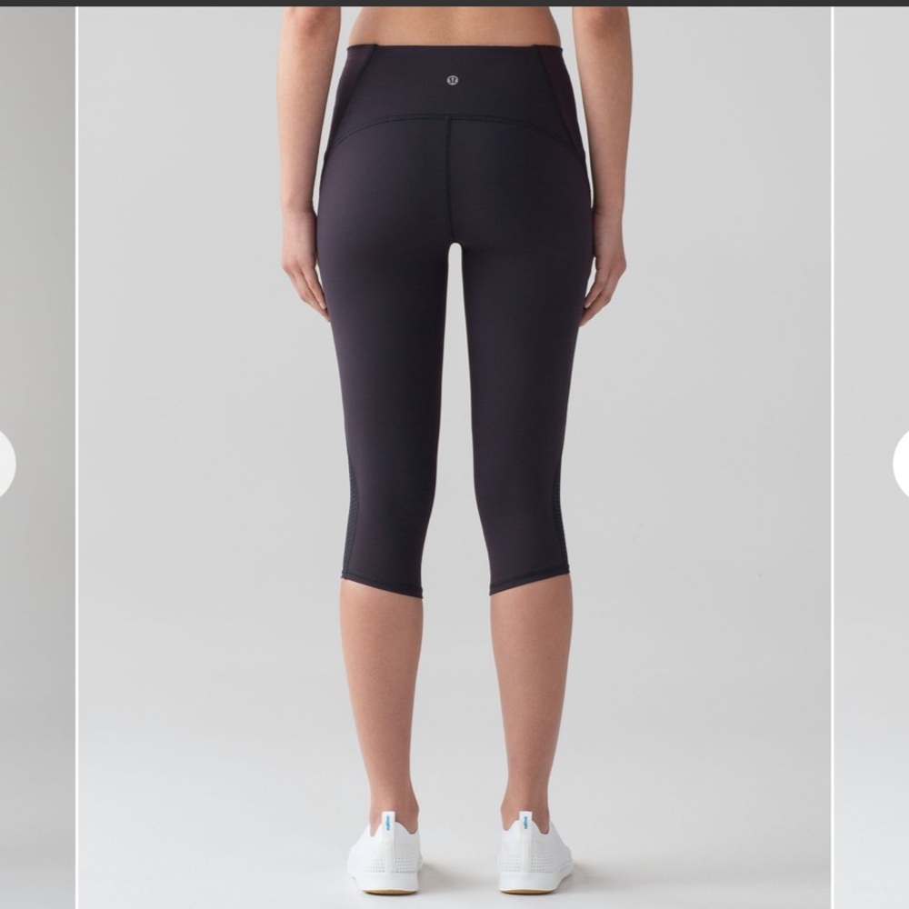 Lululemon Lean In Capri Leggings 17” Boysenberry Purple Workout Yoga 4 Small - Picture 3 of 10